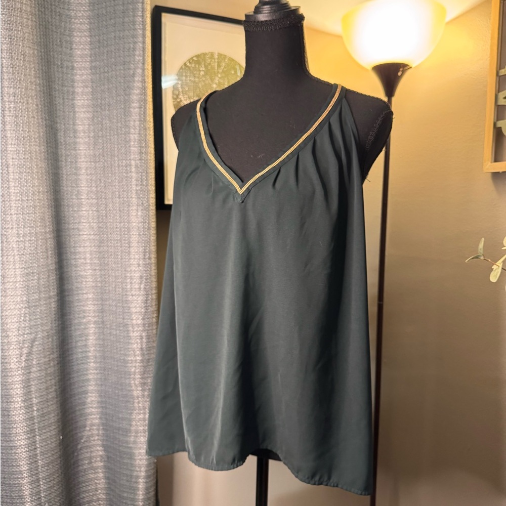 Chic Women's Green Tank Top with Gold Accent